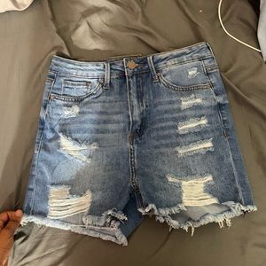 Medium washed ripped jeans